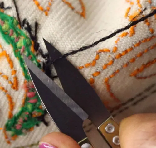 سرنخ زن یا قیچی نخ (نخ چین خیاطی، نخ چین دستی)